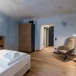 Platzhirsch Hotel *
